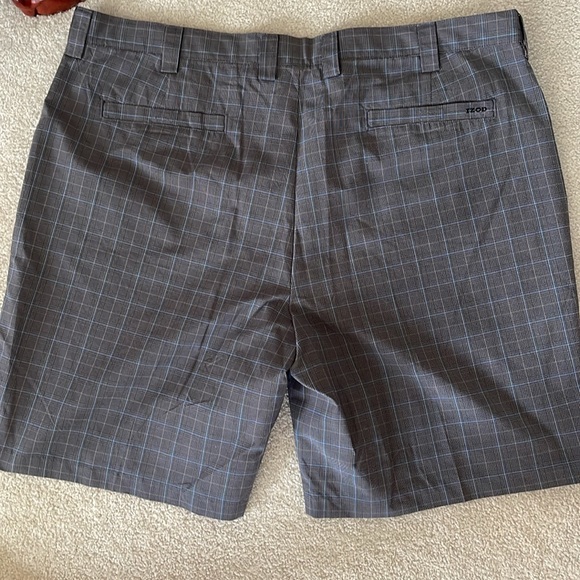 Men’s Izod golf shorts. Grey plaid with light blue stripe. New condition. - Picture 5 of 6